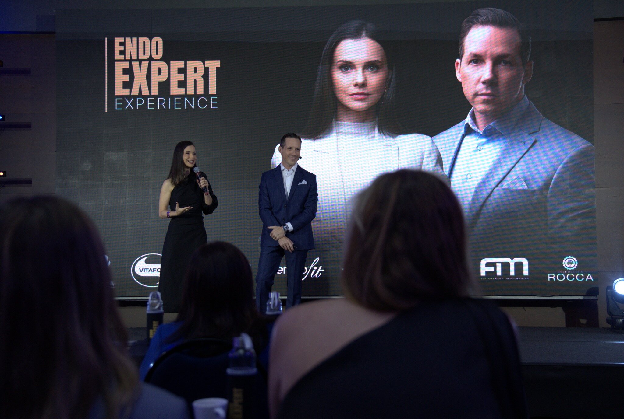 Fernanda e Frederico no palco do EndoExpert